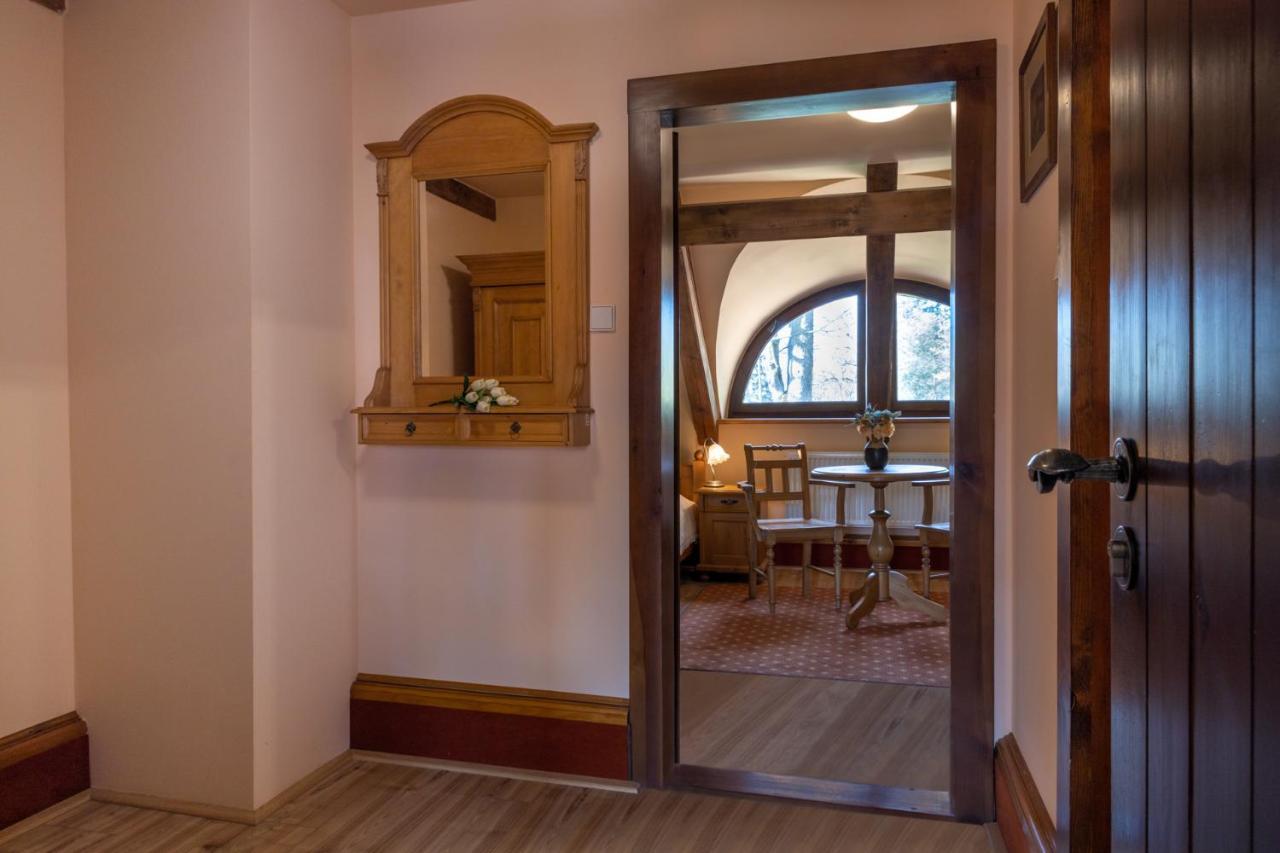 Hotel Zamek Stirin Velké Popovice Exteriör bild