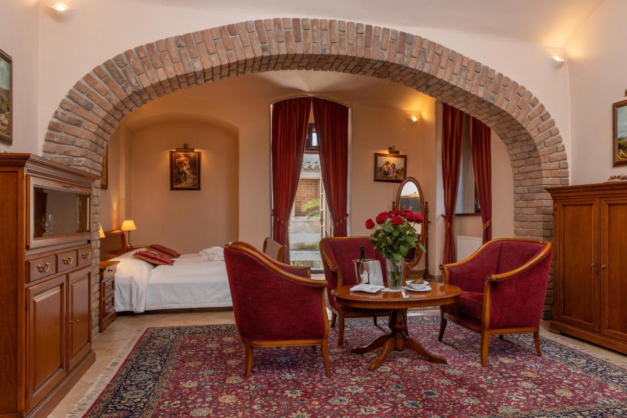 Hotel Zamek Stirin Velké Popovice Exteriör bild