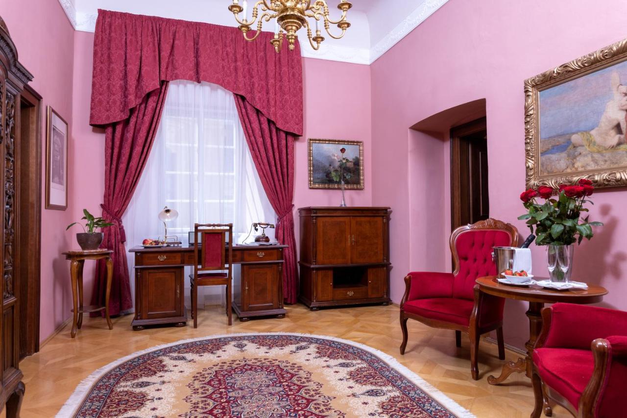 Hotel Zamek Stirin Velké Popovice Exteriör bild