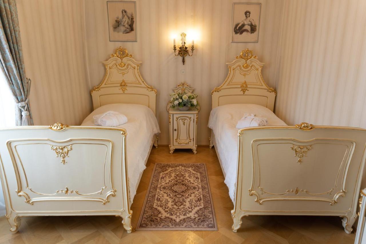 Hotel Zamek Stirin Velké Popovice Exteriör bild