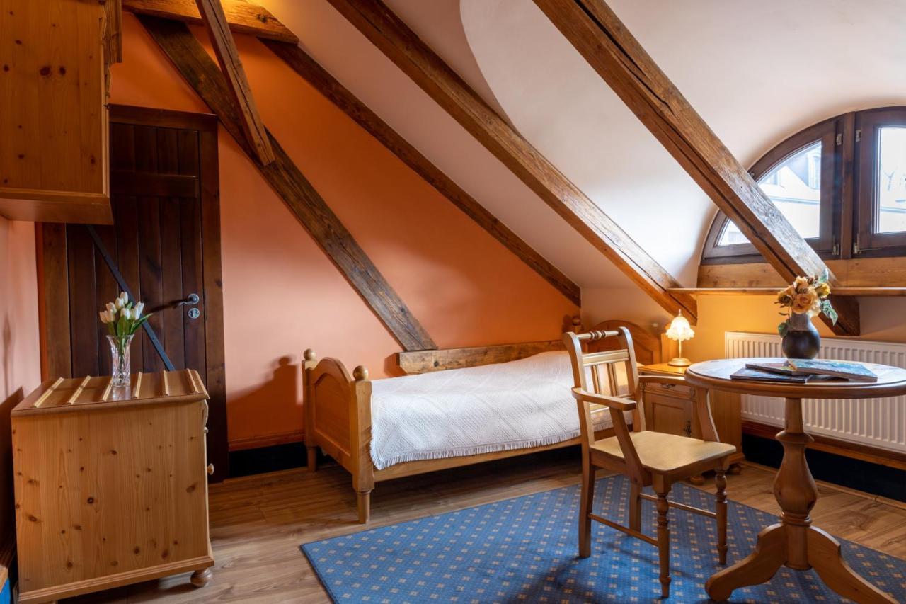 Hotel Zamek Stirin Velké Popovice Exteriör bild