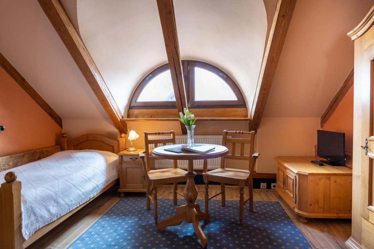 Hotel Zamek Stirin Velké Popovice Exteriör bild