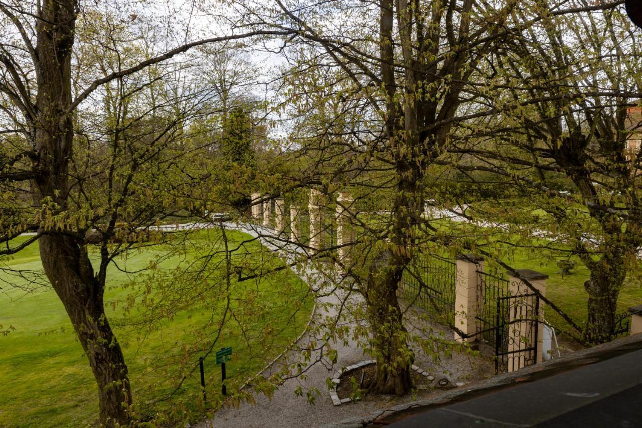 Hotel Zamek Stirin Velké Popovice Exteriör bild