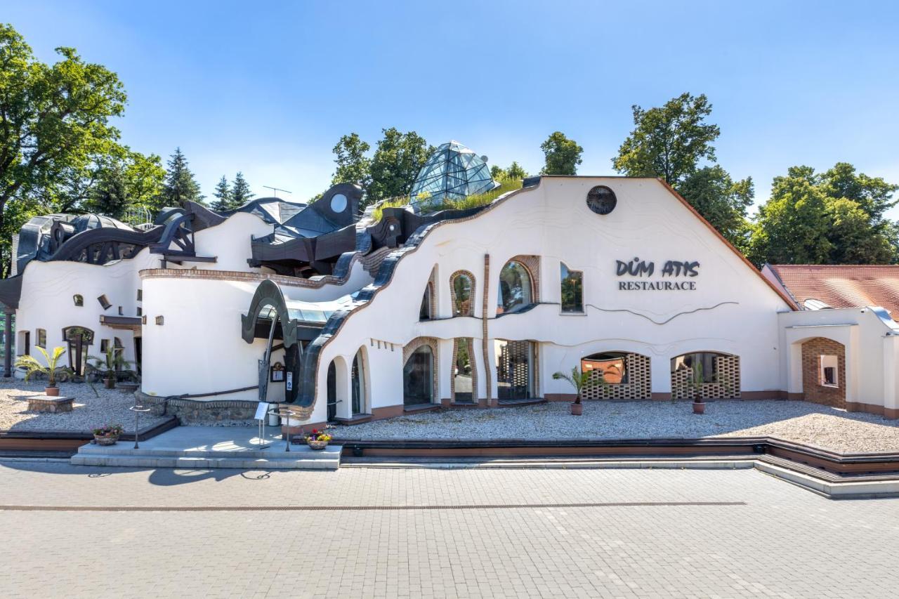 Hotel Zamek Stirin Velké Popovice Exteriör bild