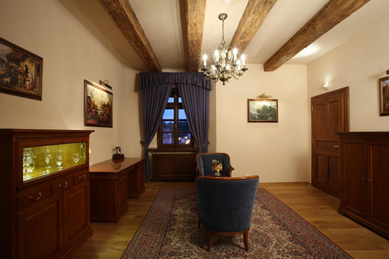 Hotel Zamek Stirin Velké Popovice Exteriör bild