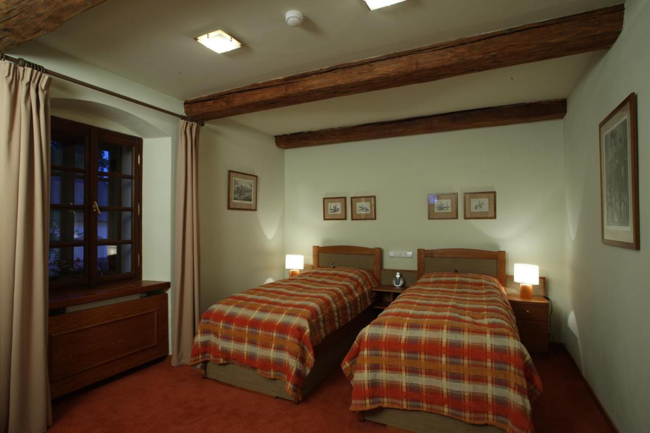 Hotel Zamek Stirin Velké Popovice Exteriör bild